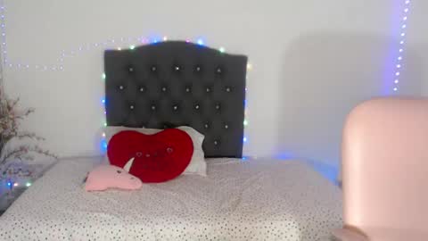 Snapshot of kitty_girl8 chatting on 09-20-25, 07:59 kitty online show from 09-20-25, 07:59