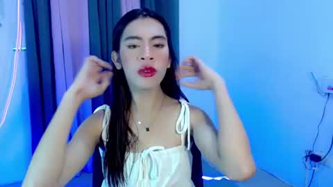 Snapshot of kitty_holly chatting on 07-22-26, 09:01 denise online show from 07-22-26, 09:01