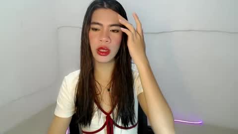 Snapshot of kitty_holly chatting on 07-26-26, 10:11 denise online show from 07-26-26, 10:11