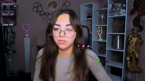 Snapshot of kitty_layy chatting on 11-21-25, 09:30 kitty online show from 11-21-25, 09:30