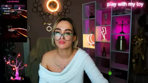 Snapshot of kitty_layy chatting on 11-25-25, 02:28 kitty online show from 11-25-25, 02:28