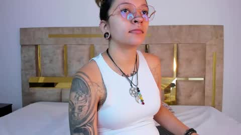 Snapshot of kitty_ravee chatting on 09-18-25, 12:51 Kitty Rave online show from 09-18-25, 12:51