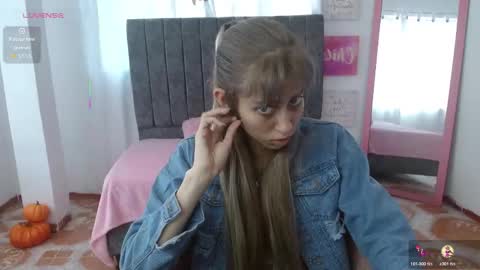 Snapshot of kitty_seducction chatting on 10-27-25, 08:35 Aleja online show from 10-27-25, 08:35