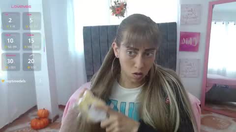 Snapshot of kitty_seducction chatting on 10-28-25, 08:33 Aleja online show from 10-28-25, 08:33