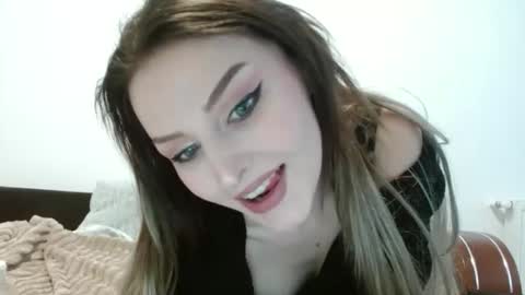 Snapshot of kittyblackcat chatting on 04-15-26, 10:11 Kitty online show from 04-15-26, 10:11