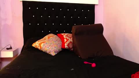 paola online show from 03-09-25, 01:04