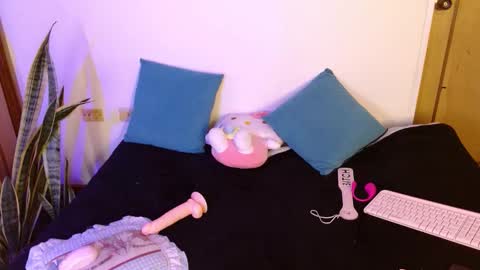 LAURA  help me reach 100likes online show from 10-30-25, 07:14