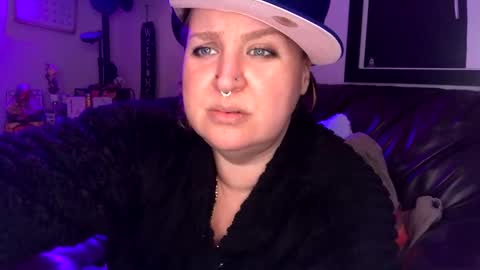 Snapshot of kittykay86 chatting on 12-31-24, 03:01 Bella Blue BBW online show from 12-31-24, 03:01