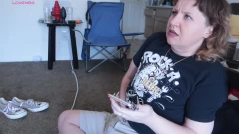 Snapshot of kittykay86 chatting on 02-14-25, 05:46 Bella Blue BBW online show from 02-14-25, 05:46