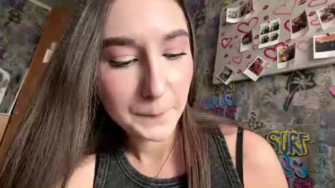 Snapshot of kittynoskirty chatting on 07-28-26, 11:17 Molly online show from 07-28-26, 11:17
