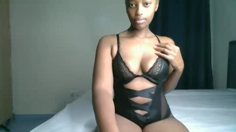 Kittypettite online show from 04-21-26, 07:47