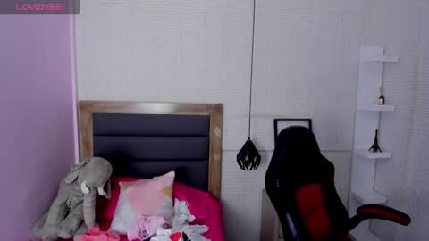 Snapshot of kittytimberlake chatting on 01-21-25, 07:06 K I T T Y online show from 01-21-25, 07:06