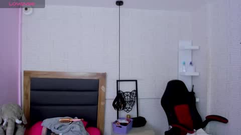Snapshot of kittytimberlake chatting on 02-19-25, 07:27 K I T T Y online show from 02-19-25, 07:27