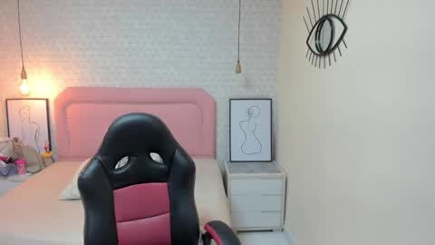 Snapshot of kittytimberlake chatting on 10-03-25, 11:40 K I T T Y online show from 10-03-25, 11:40