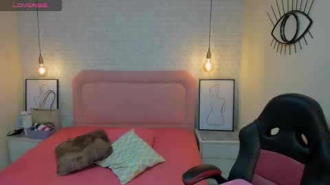 Snapshot of kittytimberlake chatting on 10-16-25, 02:07 K I T T Y online show from 10-16-25, 02:07