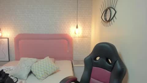  K I T T  Y  online show from 02-26-26, 12:15