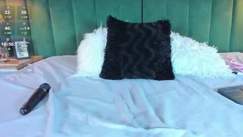 K I T T Y Y  online show from 09-10-25, 06:19