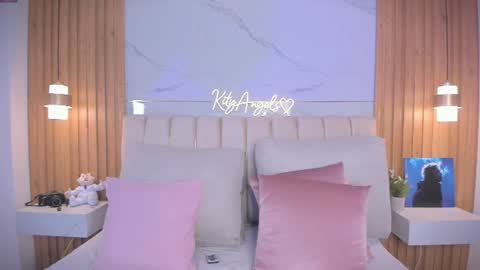 Angel Independent Model online show from 06-13-26, 01:47