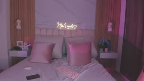Angel Independent Model online show from 07-02-26, 03:23