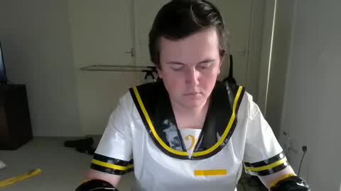 kiwi_twink21 online show from 10-11-25, 03:06