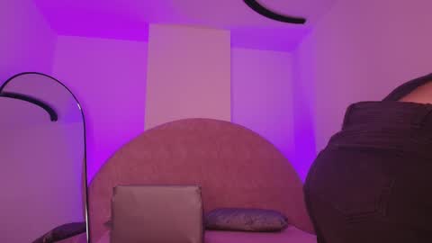 Snapshot of kkira_doll chatting on 05-12-26, 11:51 Kkira online show from 05-12-26, 11:51