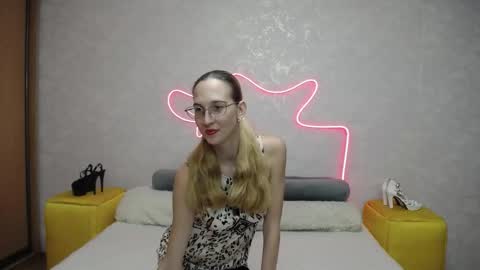 Klary online show from 10-15-25, 07:19