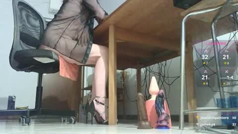 Snapshot of klaudiacd chatting on 10-22-25, 05:41 Klaudia online show from 10-22-25, 05:41