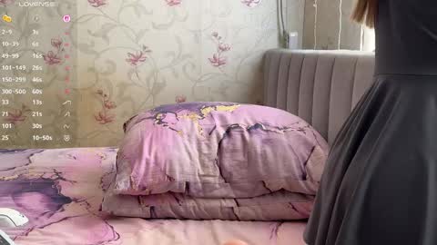 Louise and Mark online show from 04-25-26, 07:11