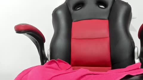 Snapshot of kloe_squirts chatting on 02-10-25, 06:45 KLOE online show from 02-10-25, 06:45