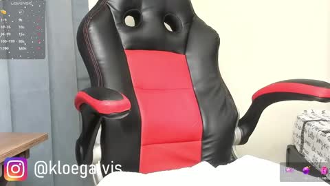 Snapshot of kloe_squirts chatting on 03-08-25, 11:49 KLOE online show from 03-08-25, 11:49