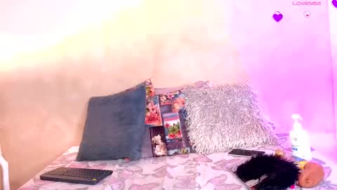 K L O E online show from 11-10-25, 07:35