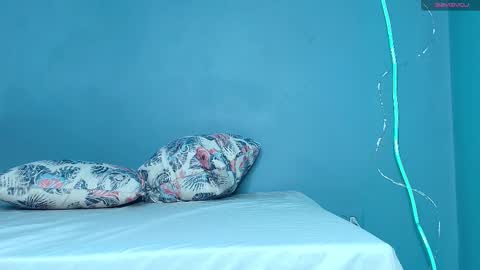 K L O E online show from 12-16-25, 12:43