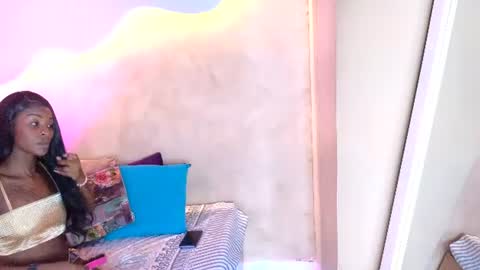 K L O E online show from 06-19-26, 07:39