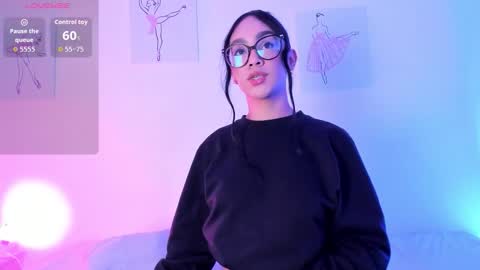 Snapshot of klohewilliams chatting on 12-03-25, 12:25 klohe Williams online show from 12-03-25, 12:25