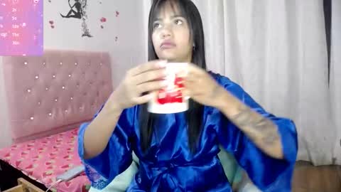 Snapshot of kloy_sech chatting on 10-22-25, 10:04 Valen online show from 10-22-25, 10:04