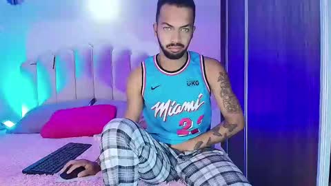 Snapshot of kmichelle1 chatting on 11-16-25, 03:45 kmichelle1 online show from 11-16-25, 03:45