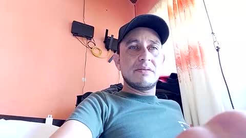 Snapshot of kmilo273079 chatting on 03-22-26, 04:32 juan online show from 03-22-26, 04:32