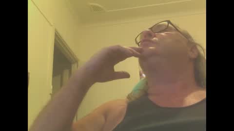 Snapshot of knobout chatting on 12-17-24, 10:55 knobout online show from 12-17-24, 10:55