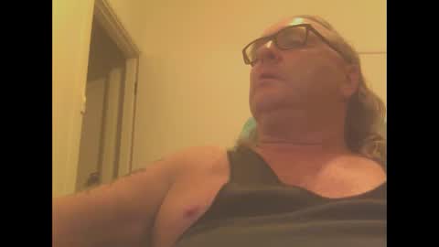 Snapshot of knobout chatting on 12-19-24, 01:07 knobout online show from 12-19-24, 01:07