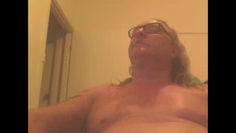 Snapshot of knobout chatting on 01-01-25, 10:00 knobout online show from 01-01-25, 10:00