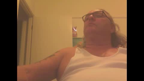 Snapshot of knobout chatting on 01-17-25, 12:52 knobout online show from 01-17-25, 12:52