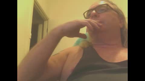 Snapshot of knobout chatting on 02-12-25, 10:35 knobout online show from 02-12-25, 10:35