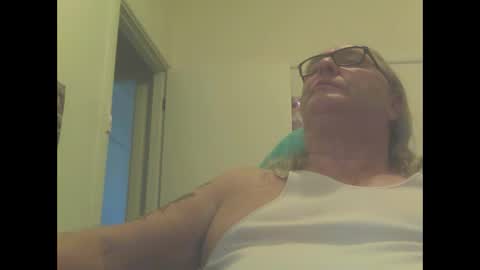 Snapshot of knobout chatting on 02-17-25, 03:58 knobout online show from 02-17-25, 03:58