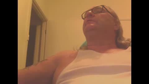 Snapshot of knobout chatting on 02-17-25, 10:40 knobout online show from 02-17-25, 10:40