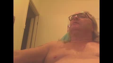 Snapshot of knobout chatting on 03-05-25, 09:38 knobout online show from 03-05-25, 09:38