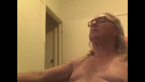 Snapshot of knobout chatting on 09-22-25, 11:45 knobout online show from 09-22-25, 11:45