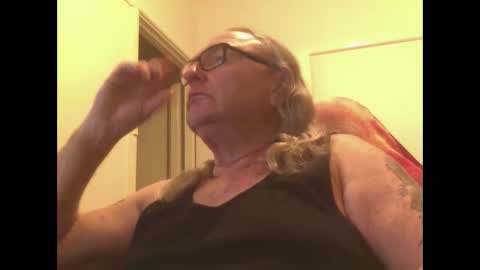 Snapshot of knobout chatting on 09-24-25, 11:35 knobout online show from 09-24-25, 11:35