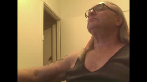 Snapshot of knobout chatting on 09-25-25, 12:09 knobout online show from 09-25-25, 12:09