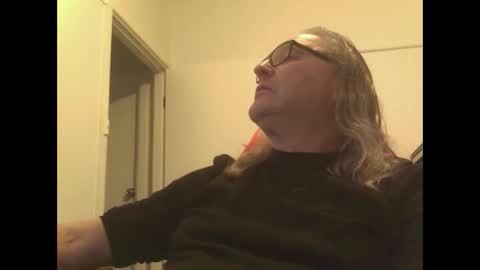 Snapshot of knobout chatting on 10-18-25, 02:47 knobout online show from 10-18-25, 02:47