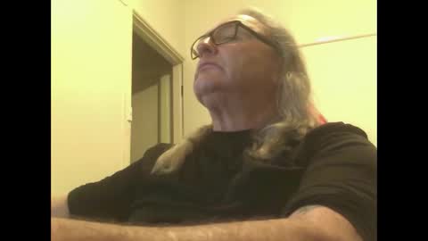 Snapshot of knobout chatting on 10-21-25, 10:27 knobout online show from 10-21-25, 10:27